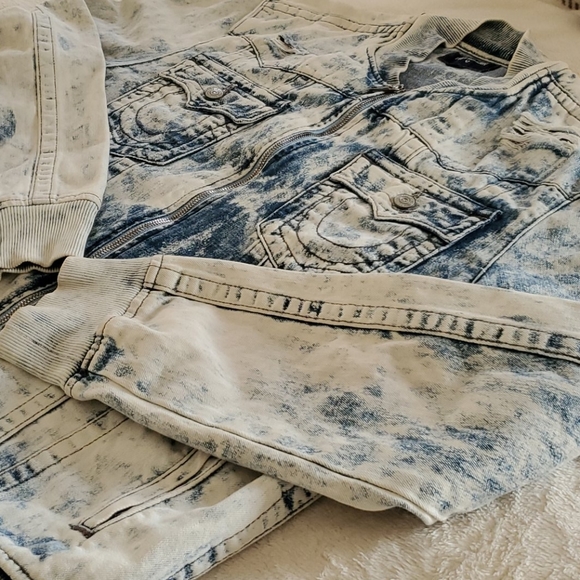 True Religion - Picture 9 of 10